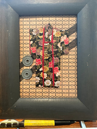 Framed handmade kimono replica w/two coins, wood frame 8"x10" RCD|99110