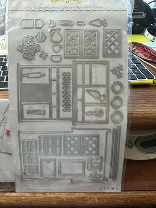 Honey Bee "Lovely Hoosier Cabinet" die set w/instructions (32 piece)RCD|103727