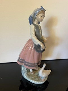 #2115 Lladro Feeding Ducks RSV|86026