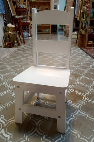 MW Melissa & Doug White Child's Chair|77330