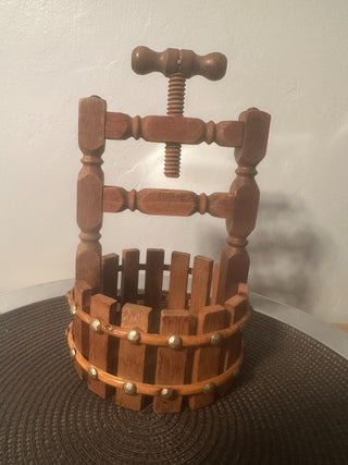 Basket Nut Well w/cracker Vintage MTS|92396