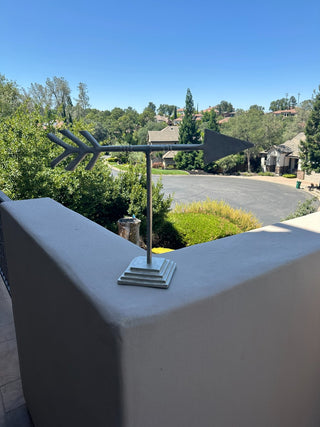 Metal Painted Silver arrow desktop decor - 11.5"x15" Rcd|89729