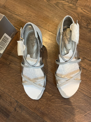NEW, Life Stride Silver Flaunt Strappy Women's Dress Sandals Shoes Heels Size 8.5 Wide - RCD|118955