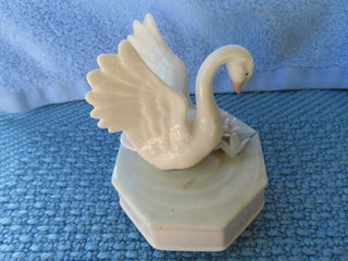 Porcelain swan working music box MTS|69694