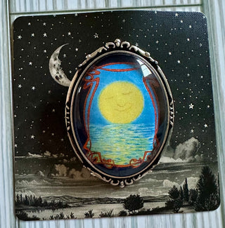 Vintage Style Brooch: Moonrise at Sea in Silvertone Bezel RCD|117038