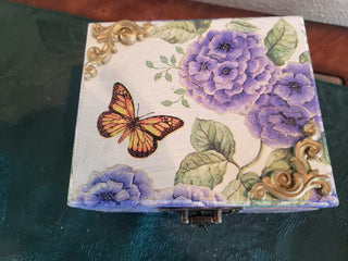 6 x 3.5 wooden trinket box. Purple with flowers|97434