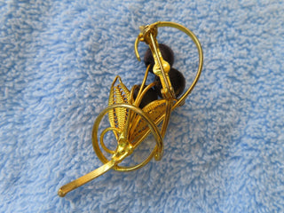 Nice gold tone brooch with black beds RCD|81483