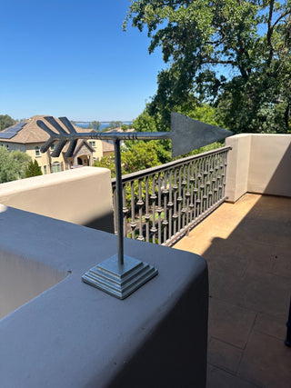 Metal Painted Silver arrow desktop decor - 11.5"x15" Rcd|89730