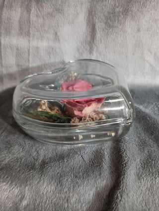 vintage freeze dried rose in Glass heart rsv|102822