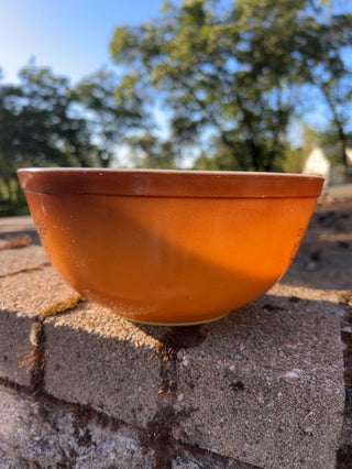 Vintage 403 PYREX "Old Orchard" 2.5qt Brown  mixing bowl