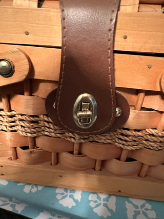 Basket Picnic Lined, Hasp MTS|118502