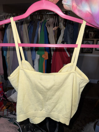 Light yellow top with roses|49824