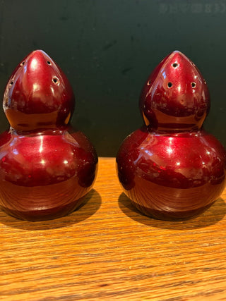 Vtg. Japanese ceramic, red-lacqured Salt & Pepper Shakers 3.25"