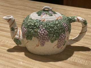 11" Vtg Mann Bordeaux Ceramic Teapot, Grape--SP RCD