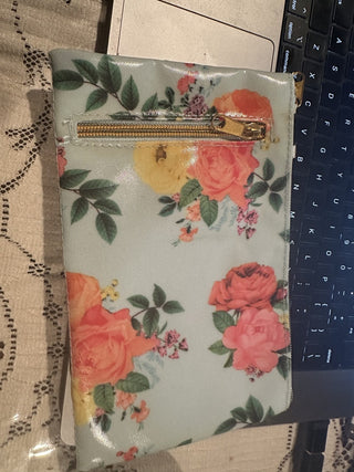 #62 VV Roses blue pouch  MTS