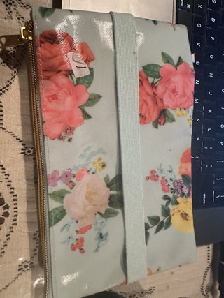 #62 VV Roses blue pouch  MTS