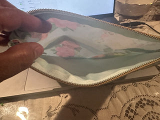 #62 VV Roses blue pouch  MTS