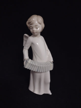 NAO by Lladro Angel playing an accordion rcd|87174