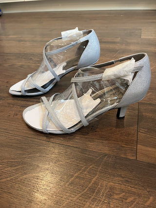 NEW, Life Stride Silver Flaunt Strappy Women's Dress Sandals Shoes Heels Size 8.5 Wide - RCD|118950