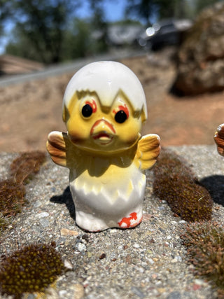 12F Vintage Little Chicks Hatching from Eggs Salt & Pepper Shakers RSV|78970