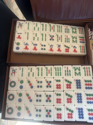 incomplete Chinese Mahjong set great for extra pieces including case #47 VV MTS