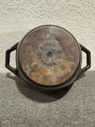 Vintage cast iron Dutch oven MTS