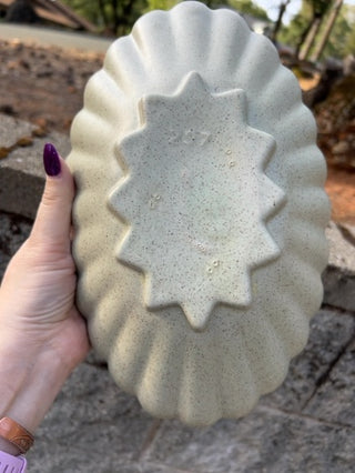 Vintage Oval Stoneware Ruffle Bowl (11.5 x 7.6 inch)