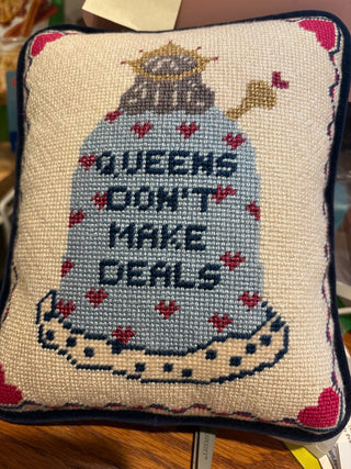 Needlepoint Decor. pillow "Queens don't make deals." 8.5"x7" RCD