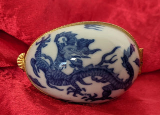 Nieman Marcus Porcelain Blue & White Oriental Dragon Egg Hinged Trinket Box #62 VV MTS
