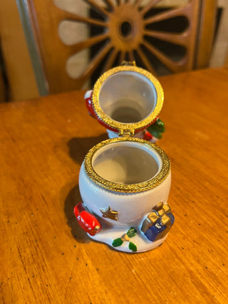 Vintage Porcelain Snowman w/Birdhouse Hinged Trinket Box. RSV|123705