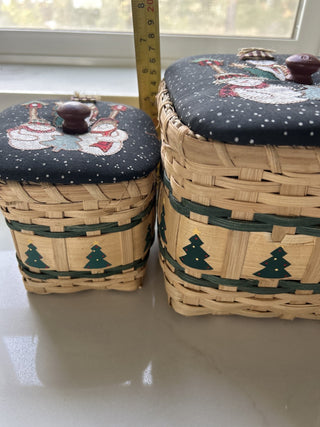 set of two rustic Christmas snowman wicker baskets with fabric-covered lids and a tree motif-RSV|122198