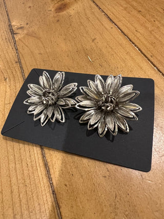 Silver Flower Earrings Lisner Clip-ons MTS|96248