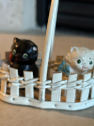 Vtg. Hubley Cast Iron Cat Salt & Pepper shakers in basket, circa 1940 (3 pieces) RCD|67116