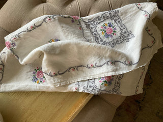 White Linen hand crochet tablecloth vintage MTS|67281