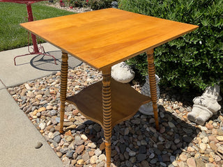 Victorian Turned leg side table w shelf MTS|87232