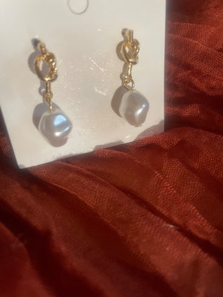 Gold tone pearl earrings -RSV|95740