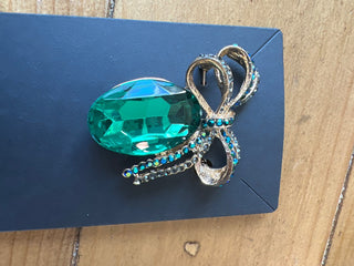 Green oval Pin MYD|112641