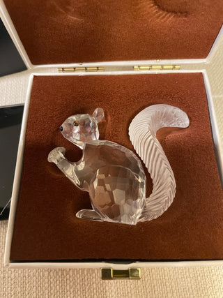 Swarovski Crystal Squirrel Holding Diamond 1997 10th Anniversary Figurine RSV|116836