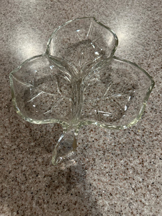 Clear glass maple leaf W/ 3 compartments|121154