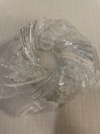Vintage Mikasa Christmas  Bowl Clear Lead Crystal, Frosted Leaves & Santa RSV|122433