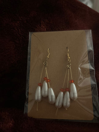 Vintage red/white dangle earrings|129510