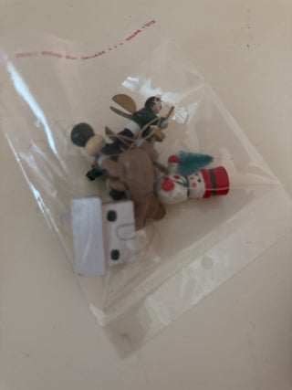 Vintage mini wood ornaments 5 in a bag  RCD|139235