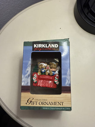 Vintage bears on a chair  RCD|139243