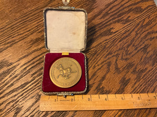 Vintage Chinese Tourism Coin in case MTS|144962