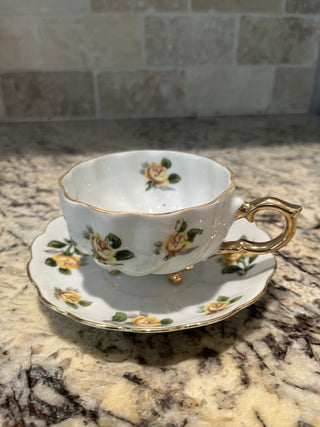 (5) Scalloped Yellow Roses with Gold Trim Tea Cup & Saucer RCD|72042