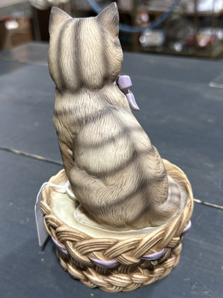 Cat in basket music box  #SM RCD|87009