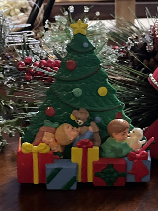 Vtg JSNY Christmas Tree and 3 Children Magnet Set RSV|128466