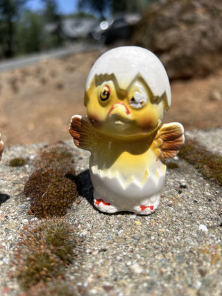12F Vintage Little Chicks Hatching from Eggs Salt & Pepper Shakers RSV|78969