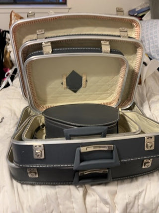 NEW W/KEYS Vintage SET OF 4 Fingerhut Lightweight Luggage Nesting Leather Luggage Set RARE