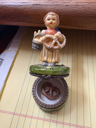 Vtg. German Girl Trinket Box w/pretzel inside (D.N. & E.L.) 4" RCD|111505